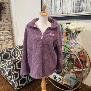 Vineyard Vines Pull over zip up jack with pockets!
Size large.